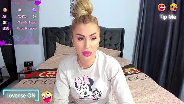 Snapshot of GlossyDiamondX chatting on February 24, 2026, 5:08 am GlossyDiamondX online show from February 24, 2026, 5:08 am