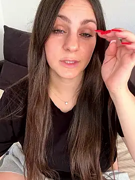 Snapshot of Loella-Rose chatting on December 14, 2025, 12:11 pm Loella-Rose online show from December 14, 2025, 12:11 pm