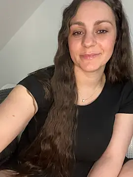 Loella-Rose online show from April 28, 2026, 8:35 pm