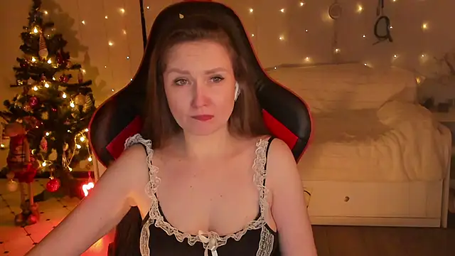 desperatehousewife   online show from December 21, 2025, 4:52 pm