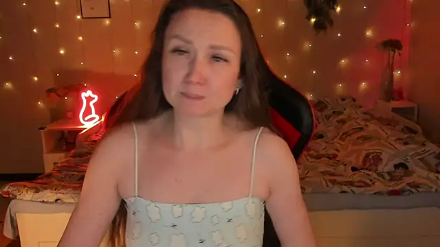 desperatehousewife   online show from April 4, 2026, 7:09 pm