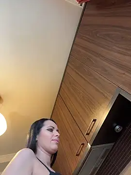 Hotmomcheckk  online show from April 2, 2026, 9:05 am