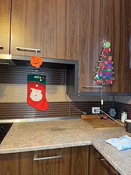 Hotmomcheckk  online show from December 16, 2025, 2:21 pm