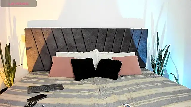 Stanlor1226 online show from April 17, 2026, 12:35 am