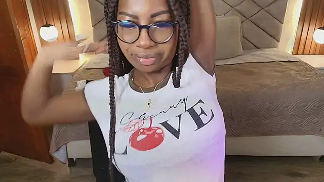 Snapshot of Raquel_jones chatting on June 16, 2026, 12:16 pm Raquel jones online show from June 16, 2026, 12:16 pm