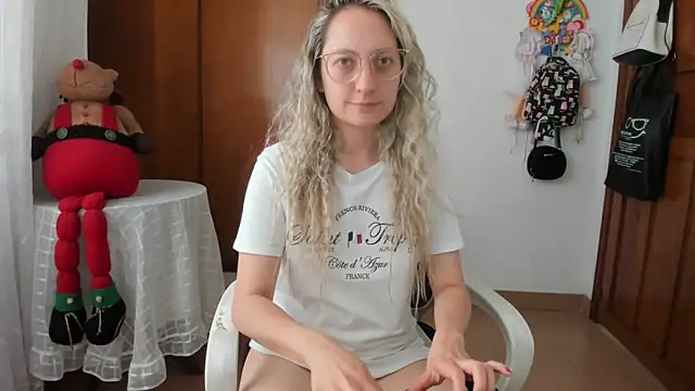 Snapshot of Adele_johnsonn1 chatting on May 20, 2026, 5:10 pm Adele johnsonn1 online show from May 20, 2026, 5:10 pm