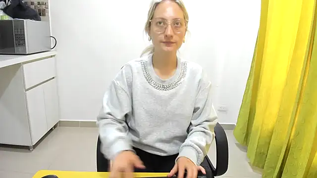 Snapshot of Adele_johnsonn1 chatting on March 13, 2025, 2:55 pm Adele johnsonn1 online show from March 13, 2025, 2:55 pm