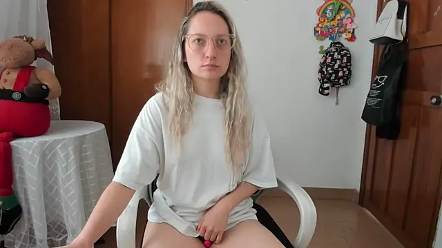 Snapshot of Adele_johnsonn1 chatting on June 8, 2026, 2:17 pm Adele johnsonn1 online show from June 8, 2026, 2:17 pm