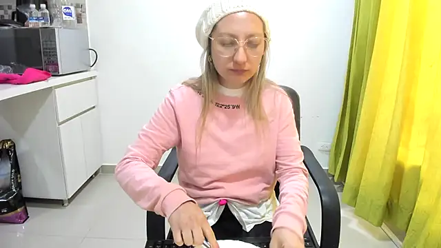 Snapshot of Adele_johnsonn1 chatting on January 30, 2025, 2:47 pm Adele johnsonn1 online show from January 30, 2025, 2:47 pm