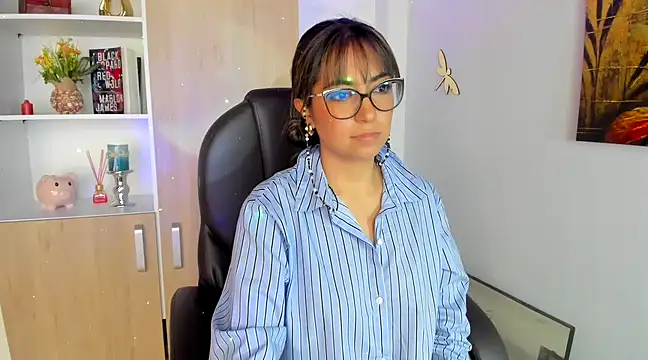 Isabellaa22 1 online show from March 19, 2025, 4:24 pm