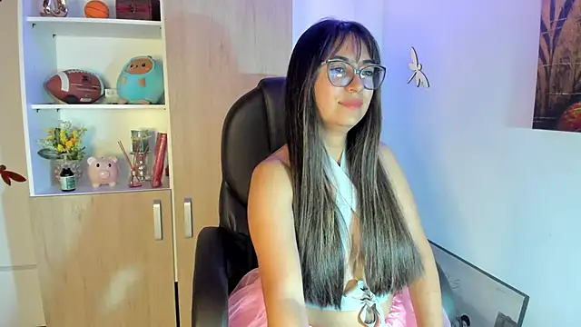 Isabellaa22 1 online show from September 17, 2025, 11:07 pm