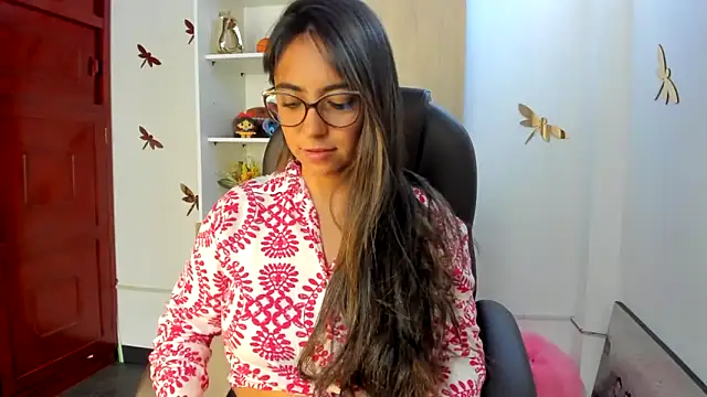 Isabellaa22 1 online show from November 4, 2025, 6:11 pm