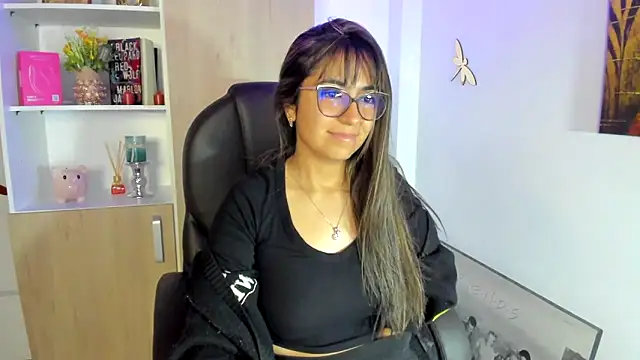 Isabellaa22 1 online show from February 21, 2025, 1:44 am