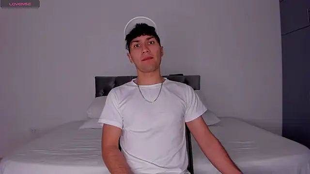 Valerio James7 online show from March 12, 2025, 3:46 am