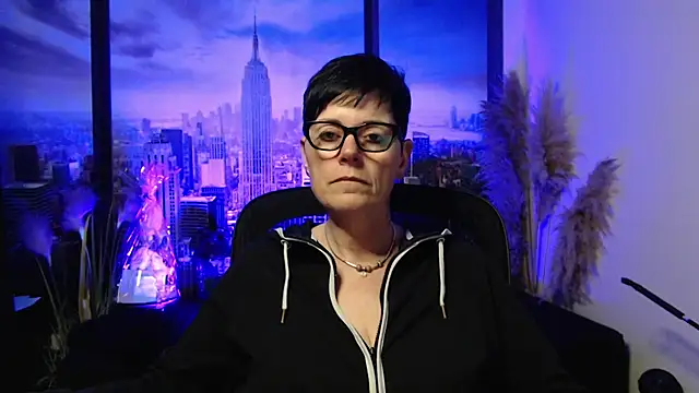 ninarandmann online show from May 13, 2026, 4:03 pm
