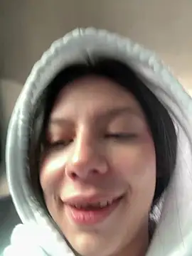 Snapshot of Bonniepark chatting on March 17, 2025, 12:04 pm Bonniepark online show from March 17, 2025, 12:04 pm