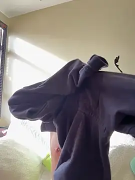 Snapshot of Bonniepark chatting on October 13, 2025, 12:40 pm Bonniepark online show from October 13, 2025, 12:40 pm