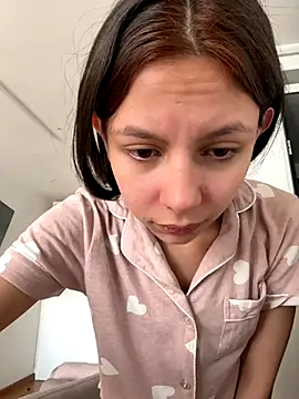 Snapshot of Bonniepark chatting on September 11, 2025, 5:02 pm Bonniepark online show from September 11, 2025, 5:02 pm