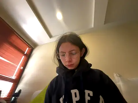 Snapshot of Bonniepark chatting on September 12, 2025, 1:22 pm Bonniepark online show from September 12, 2025, 1:22 pm