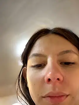 Snapshot of Bonniepark chatting on October 8, 2025, 12:39 pm Bonniepark online show from October 8, 2025, 12:39 pm