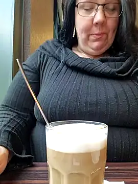 Snapshot of Black_Angel24 chatting on February 5, 2025, 10:41 am Black Angel24 online show from February 5, 2025, 10:41 am