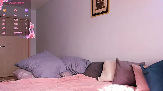 CrystalRey online show from September 14, 2025, 5:30 am