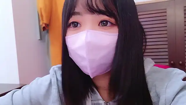 Minami San online show from September 13, 2025, 5:57 pm