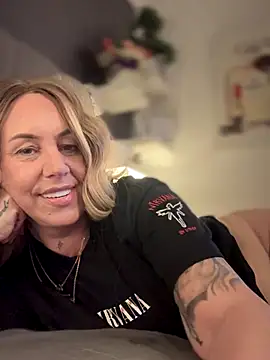 blondebitch2 online show from November 15, 2025, 3:27 pm