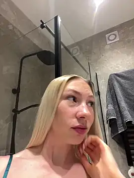 LuisaBecker online show from March 6, 2025, 8:05 pm