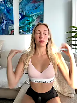 LuisaBecker online show from October 22, 2025, 1:10 pm