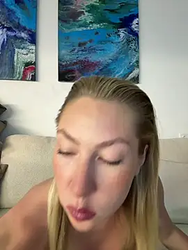 Snapshot of LuisaBecker chatting on May 13, 2026, 3:19 pm LuisaBecker online show from May 13, 2026, 3:19 pm