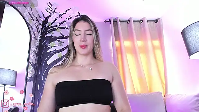  AlejaCruz  online show from March 18, 2026, 5:25 pm