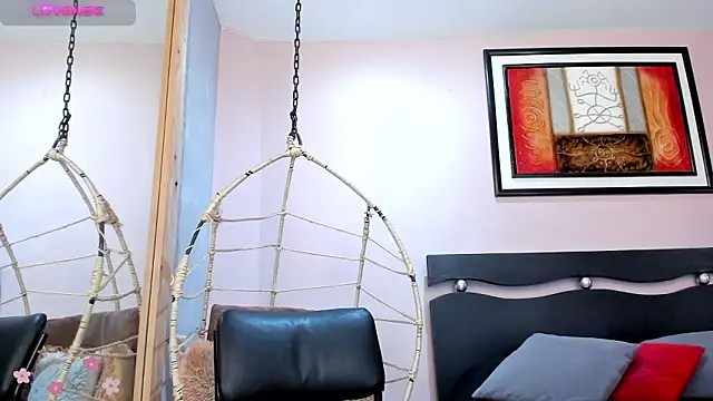  AlejaCruz  online show from February 25, 2026, 5:35 pm