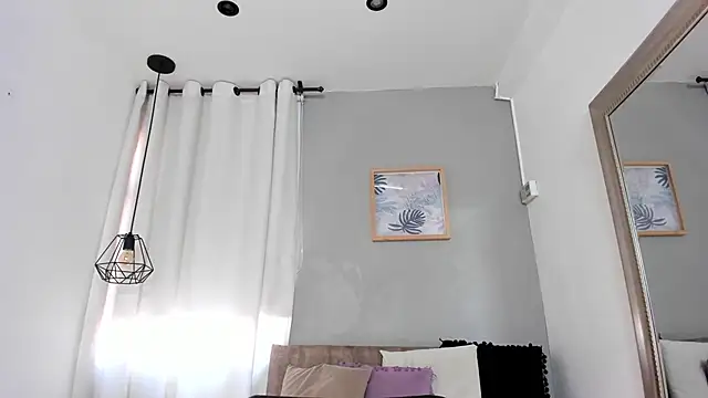 Snapshot of _AlejaCruz_ chatting on May 31, 2026, 12:11 pm AlejaCruz online show from May 31, 2026, 12:11 pm