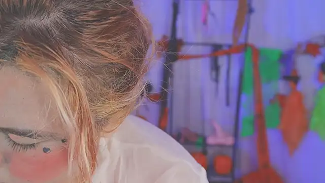 Samanta cutee online show from November 2, 2025, 1:38 pm