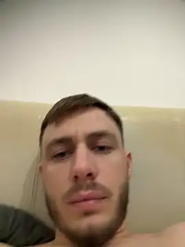 Snapshot of Julian128 chatting on February 22, 2025, 10:42 pm Julian128 online show from February 22, 2025, 10:42 pm