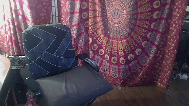 Snapshot of Ireallysquirt chatting on January 7, 2026, 12:15 am Ireallysquirt online show from January 7, 2026, 12:15 am