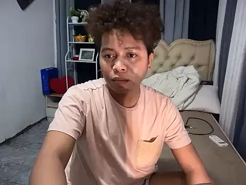 asian sweetboy online show from March 3, 2026, 7:15 am