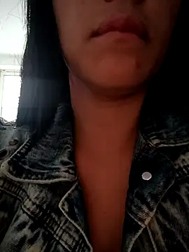 tiffani  love online show from November 28, 2025, 9:04 pm