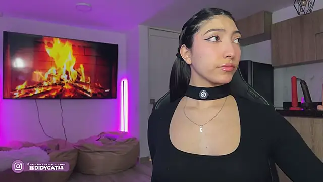 MarianaBranzz online show from April 11, 2026, 9:51 pm