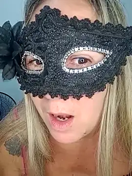 titiasexy online show from April 8, 2026, 8:32 pm