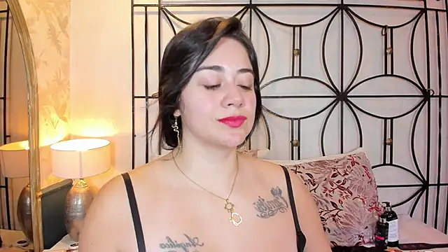 nahomi sweett online show from September 19, 2025, 11:03 am