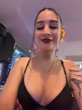 Snapshot of Mon_Cherry chatting on April 30, 2026, 1:23 am Mon Cherry online show from April 30, 2026, 1:23 am