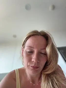 LavenderHot online show from March 31, 2026, 2:13 am