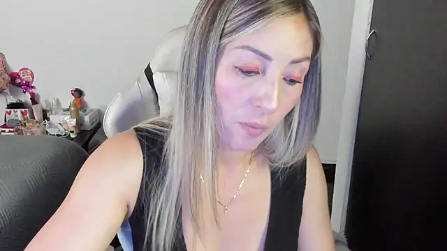 Andreina Suann online show from December 15, 2025, 12:33 pm