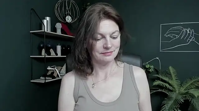 Snapshot of VivianWILD chatting on July 6, 2026, 5:58 am VivianWILD online show from July 6, 2026, 5:58 am