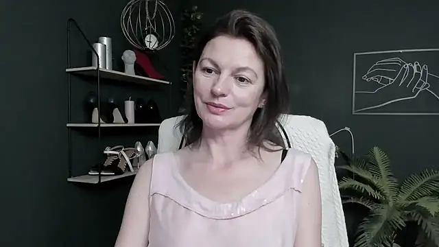 Snapshot of VivianWILD chatting on July 8, 2026, 6:36 am VivianWILD online show from July 8, 2026, 6:36 am