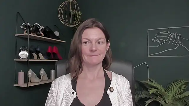 VivianWILD online show from November 10, 2025, 7:41 pm