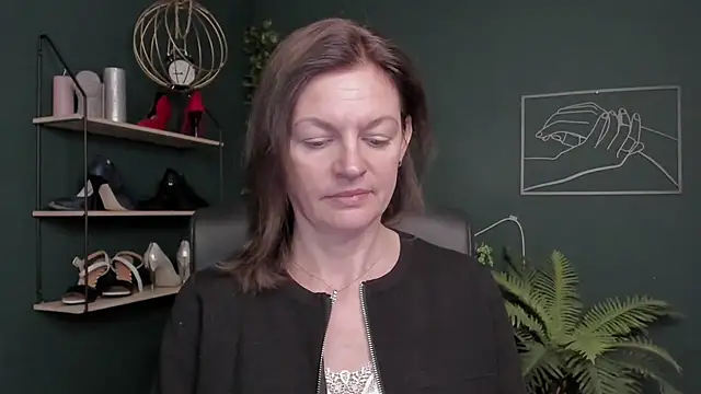 VivianWILD online show from November 12, 2025, 9:13 am