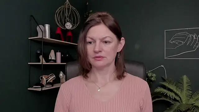 VivianWILD online show from December 2, 2025, 6:48 am